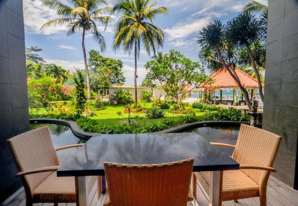 Laprima Hotel Лабуан-Баджо Екстер'єр фото